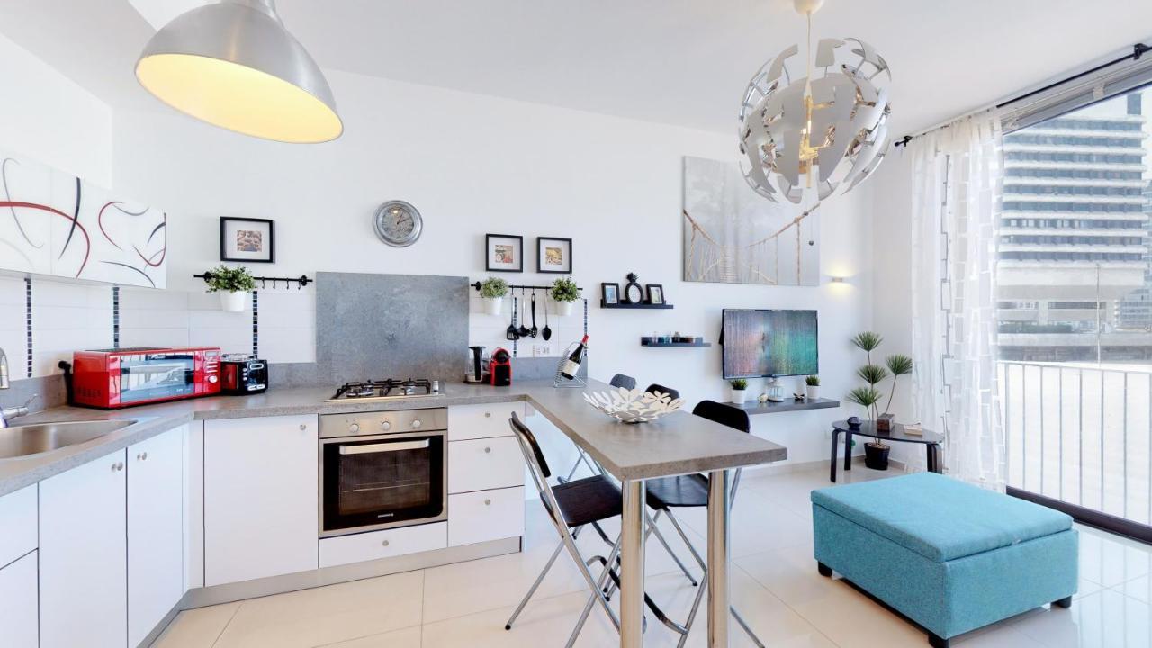 Stylish 1Br Flat For 4 Ppl In Allenby By Holyguest تل أبيب المظهر الخارجي الصورة